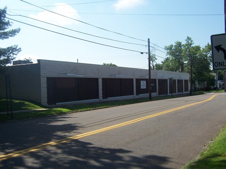 820 Amherst Rd NE, Massillon, OH à vendre - Photo du bâtiment - Image 2 de 4