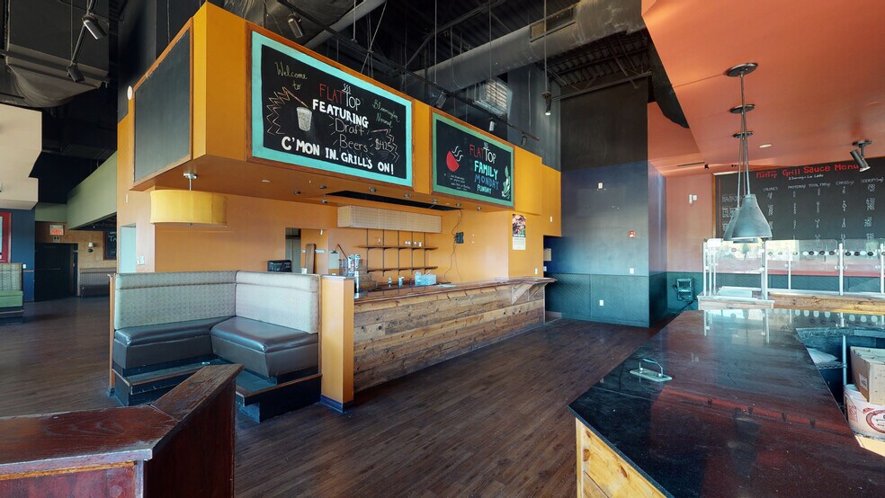 300-320 S Towanda Ave, Normal, IL à vendre - Numérisation 3D de Matterport - Image 3 de 21