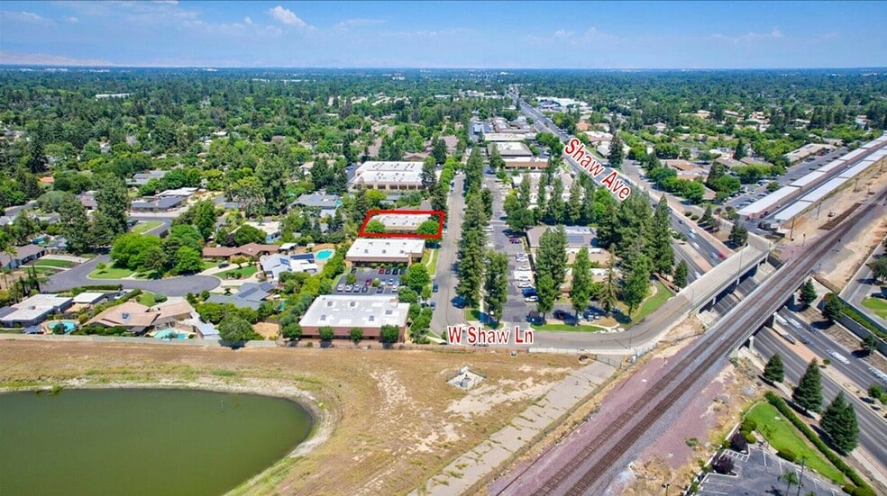 2600 Shaw Ave, Fresno, CA à vendre - Photo du bâtiment - Image 2 de 54