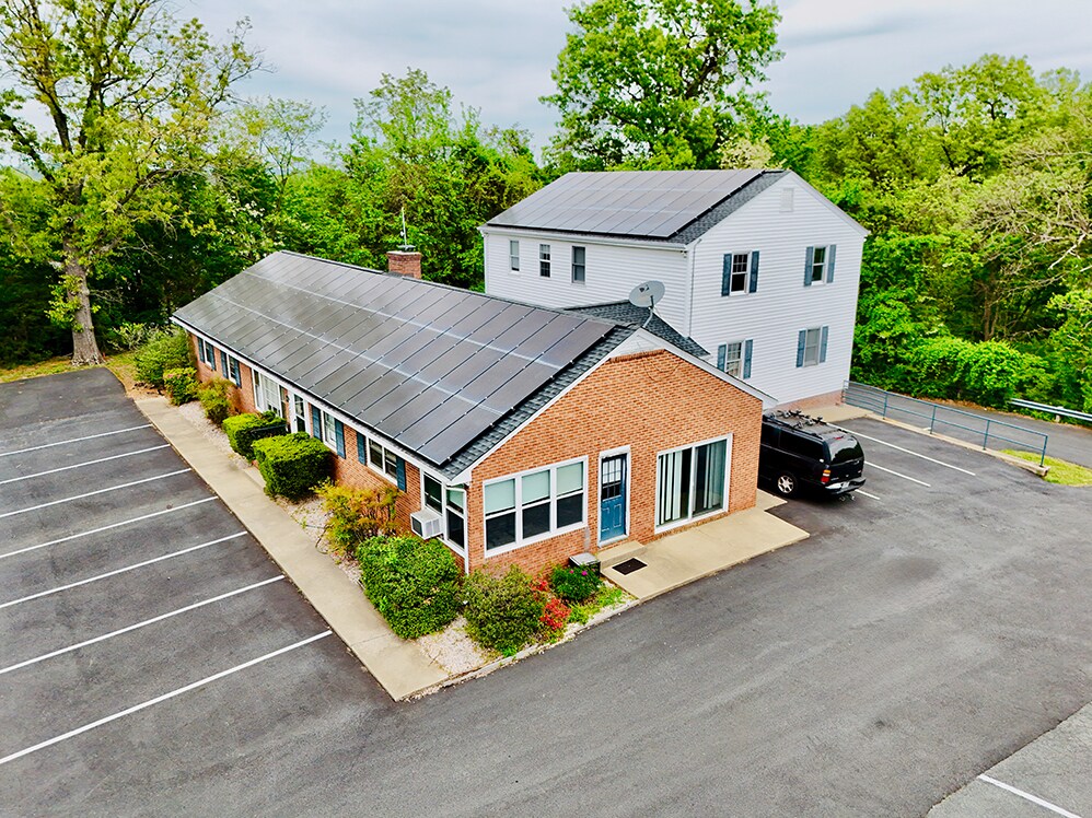 1455 Rio Road East, Charlottesville, VA à vendre Photo du bâtiment- Image 1 de 9