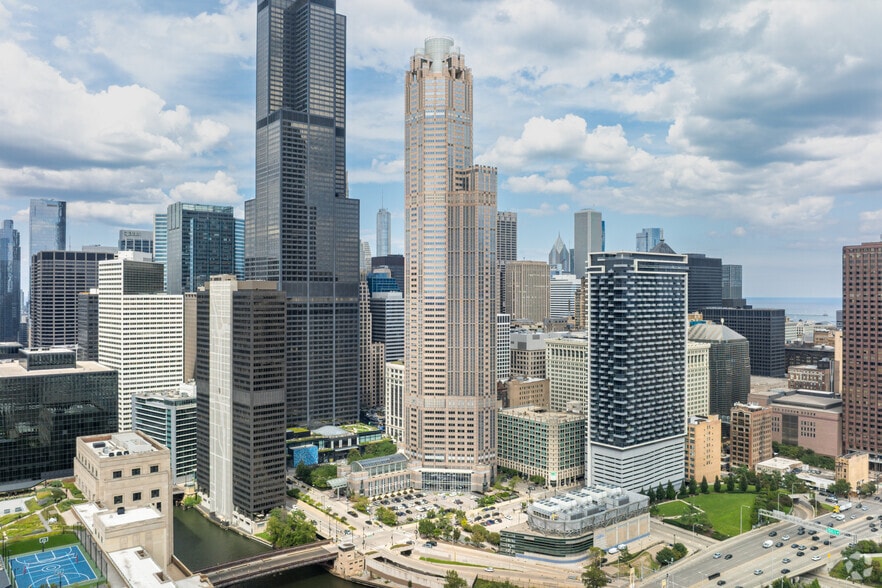 311 S Wacker Dr, Chicago, IL for lease - Building Photo - Image 1 of 19