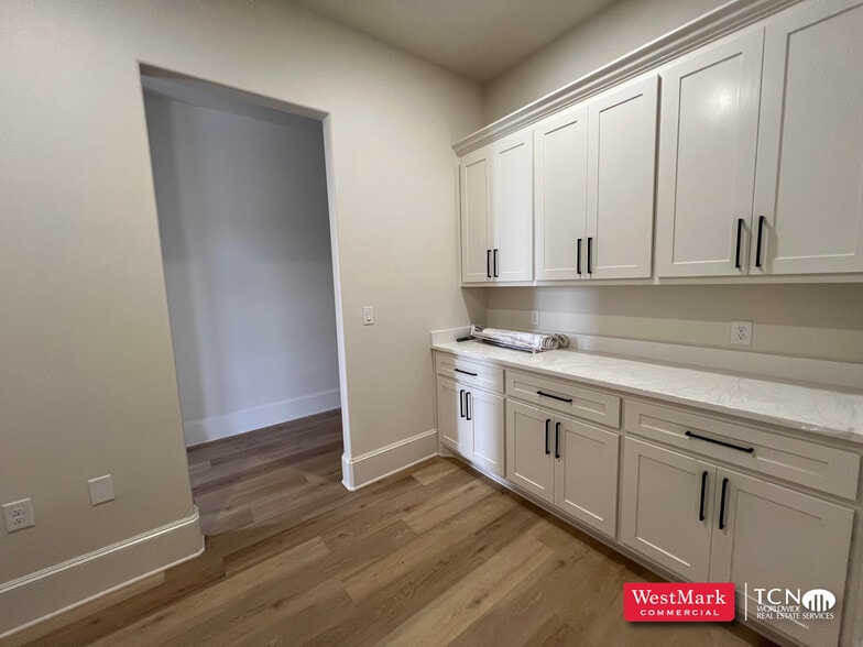 6311 79th st, Lubbock, TX for sale - Interior Photo - Image 2 of 7