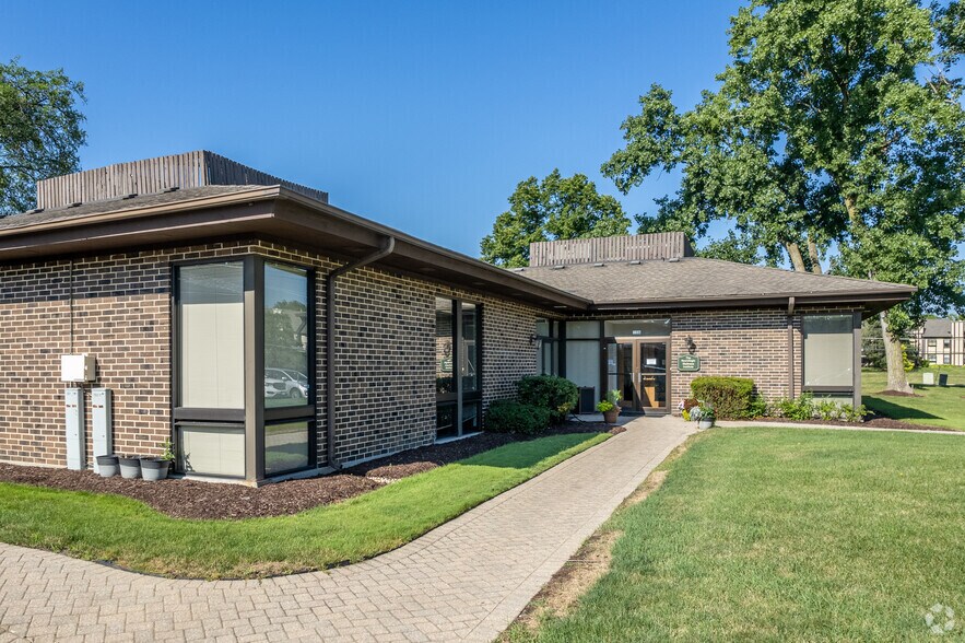 199 S Addison Rd, Wood Dale, IL à louer - Photo du bâtiment - Image 1 de 6