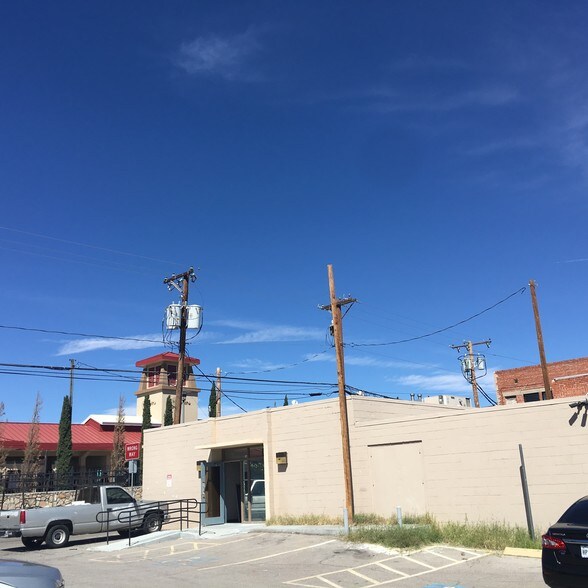 2817 E Yandell Dr, El Paso, TX à louer - Photo du bâtiment - Image 3 de 6