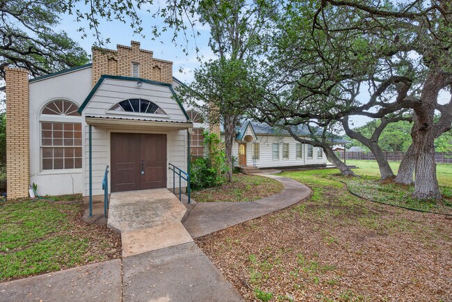 Plus de détails pour 410 N West St, Bertram, TX - Spécialité à vendre