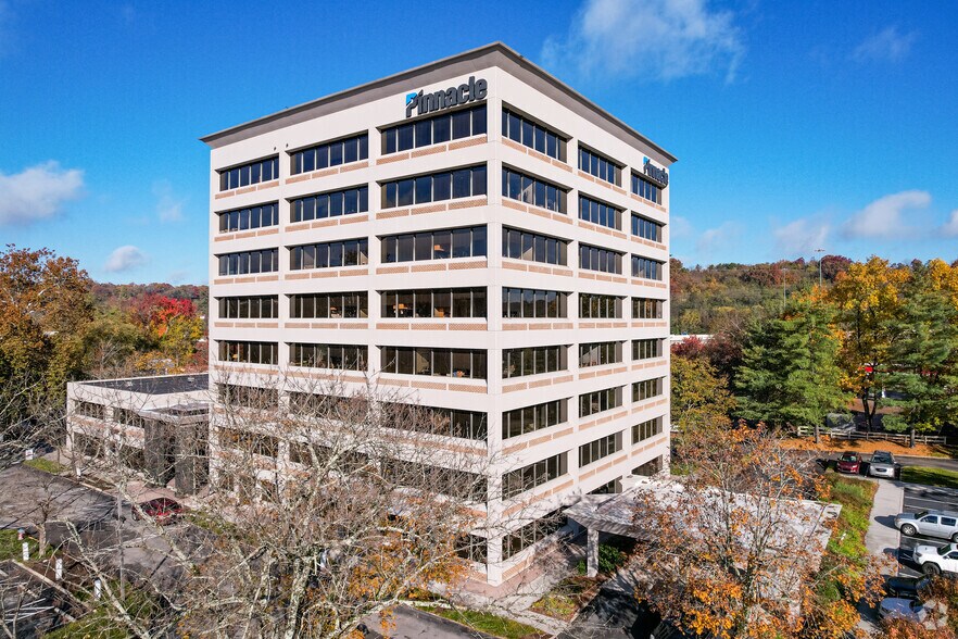 1111 N Northshore Dr, Knoxville, TN à louer - Photo du bâtiment - Image 2 de 10
