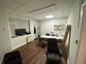 12 Derby Way, Stockport à louer Photo intérieure- Image 1 de 2