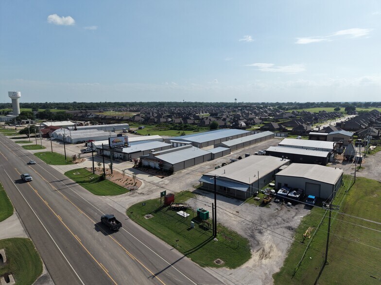 1008 N Highway 377, Pilot Point, TX à vendre - Photo du bâtiment - Image 2 de 10