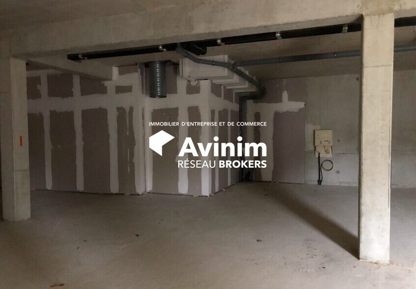 Retail in Pontoise for lease - Interior Photo - Image 3 of 4