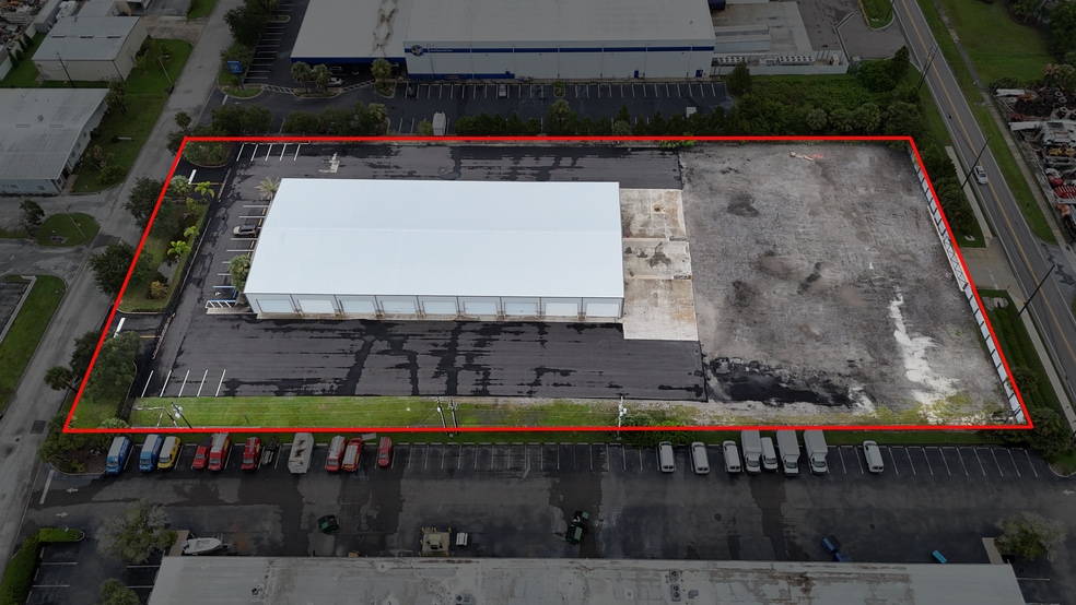 8810 Enterprise Blvd, Largo, FL for lease - Building Photo - Image 2 of 9