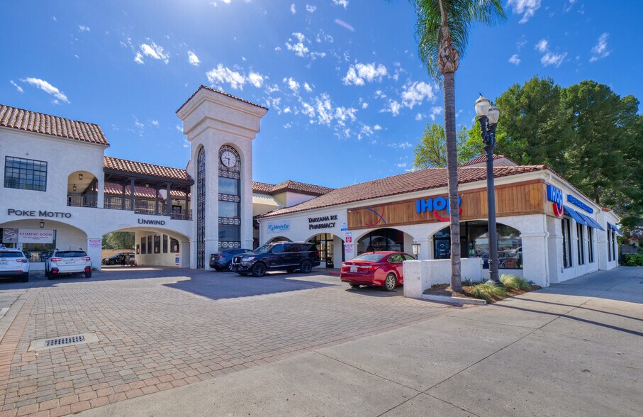 19100 Ventura Blvd, Tarzana, CA à louer - Photo du bâtiment - Image 2 de 52