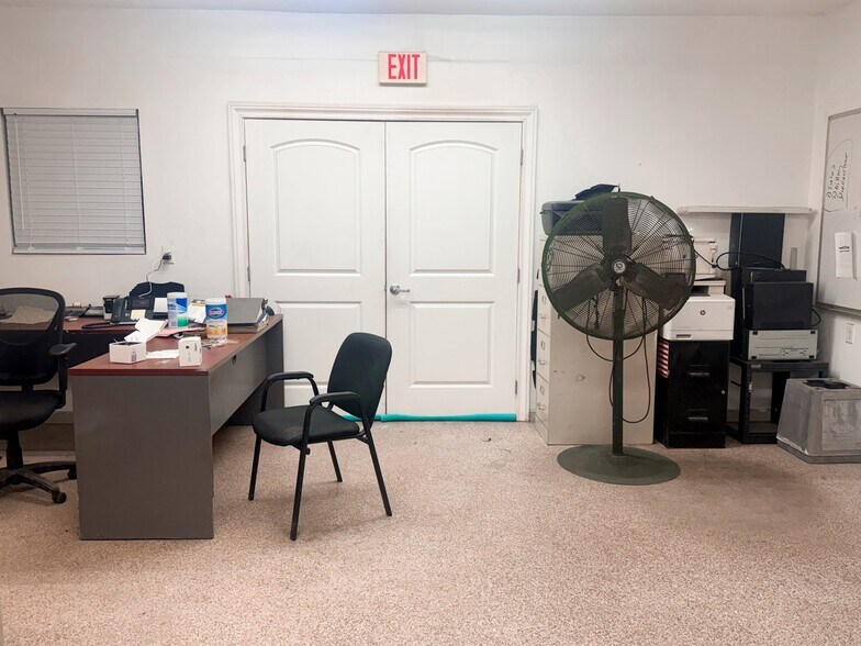 2335-2337 NW 149th St, Opa-locka, FL à louer - Photo du bâtiment - Image 3 de 10