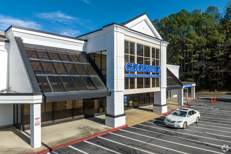 8329-8371 Roswell Rd NE, Atlanta, GA à louer - Photo du bâtiment - Image 3 de 13
