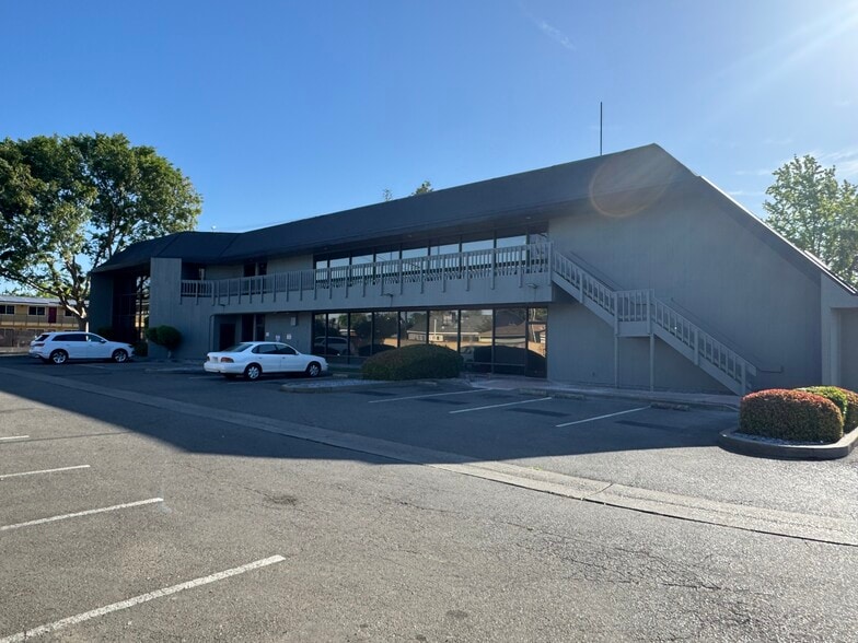 6130 Freeport Blvd, Sacramento, CA à louer - Photo du bâtiment - Image 2 de 4