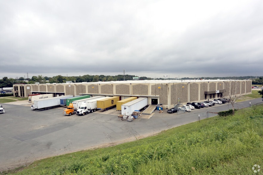 96-100 Executive Ave, Edison, NJ for lease - Primary Photo - Image 1 of 7