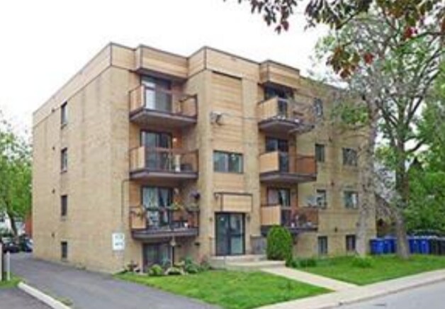 130 Rue King Edward, Longueuil, QC à vendre - Photo principale - Image 1 de 1