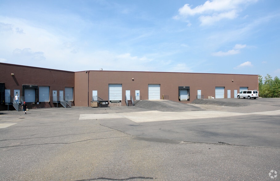 5480 N Nathan Ln, Plymouth, MN for lease - Building Photo - Image 2 of 2