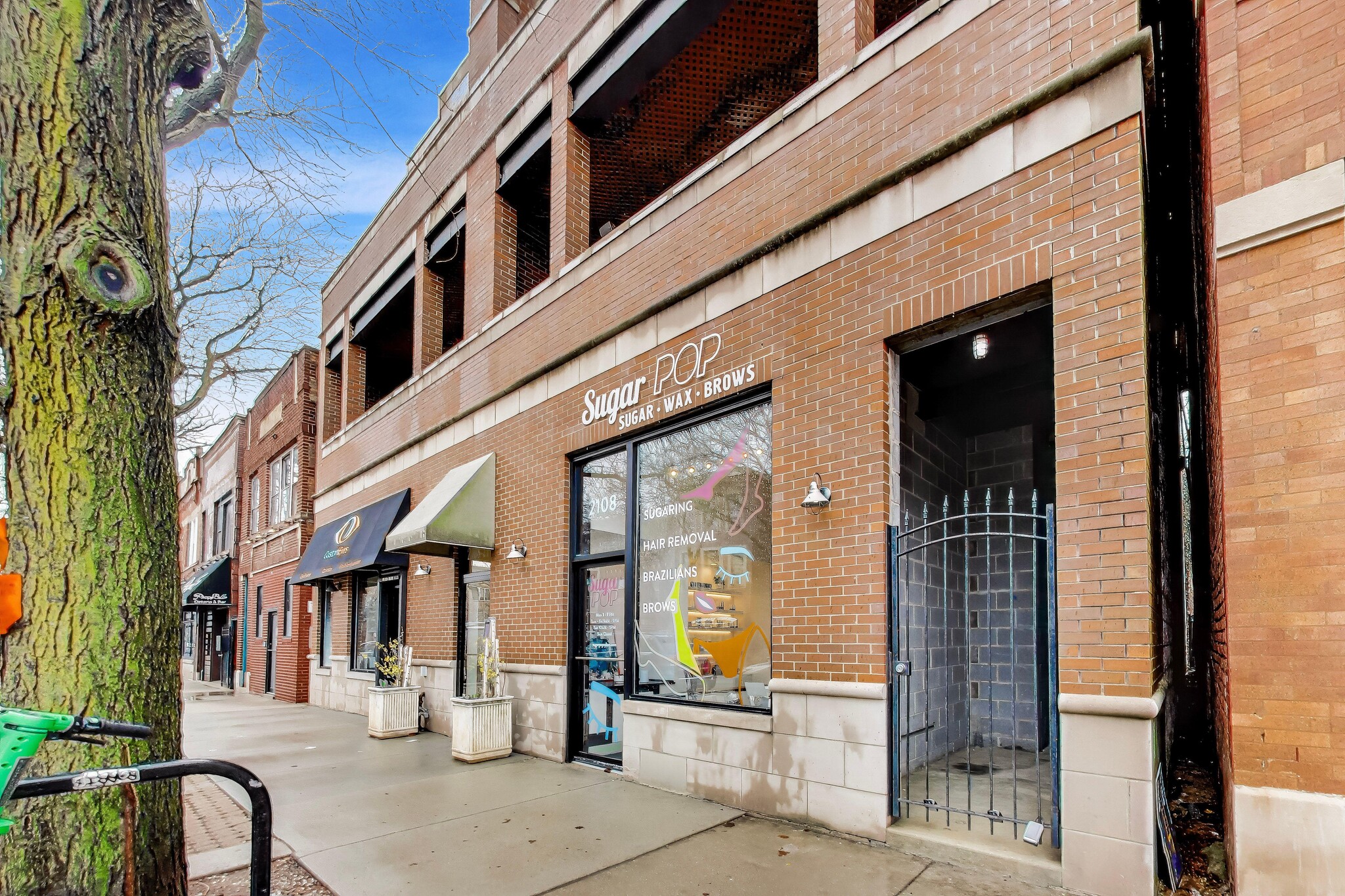 2108-2110 W Roscoe St, Chicago, IL for sale Primary Photo- Image 1 of 2