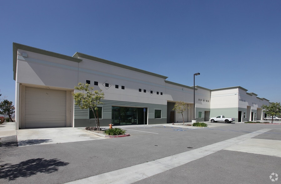 9346 Galena St, Jurupa Valley, CA à vendre - Photo du bâtiment - Image 3 de 6