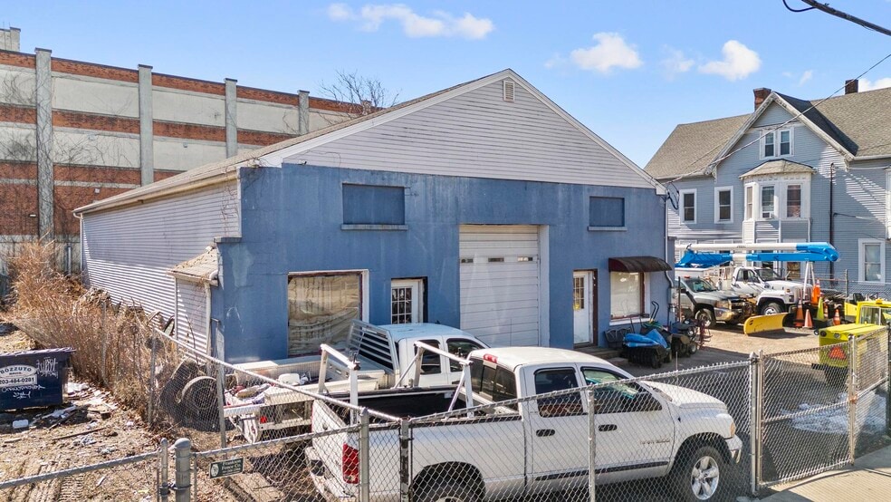 76 Chapel St, New Haven, CT for sale - Building Photo - Image 1 of 36