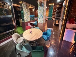 Retail in Madrid, Madrid for lease Interior Photo- Image 2 of 8