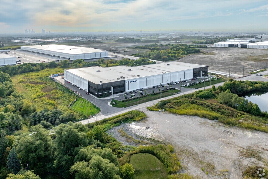 8811 Huntington Rd, Vaughan, ON à louer - Aérien - Image 2 de 3