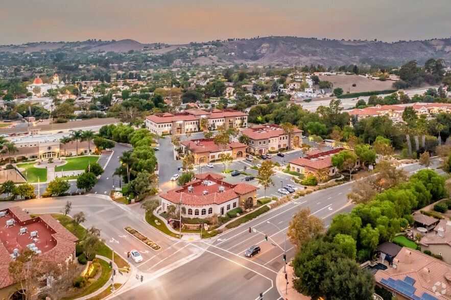 31371 Rancho Viejo Rd, San Juan Capistrano, CA à louer - Aérien - Image 2 de 3