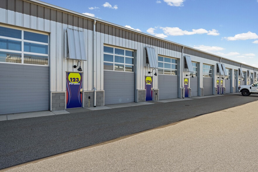 123 Pit Ln, Pontiac, MI for sale - Building Photo - Image 2 of 20