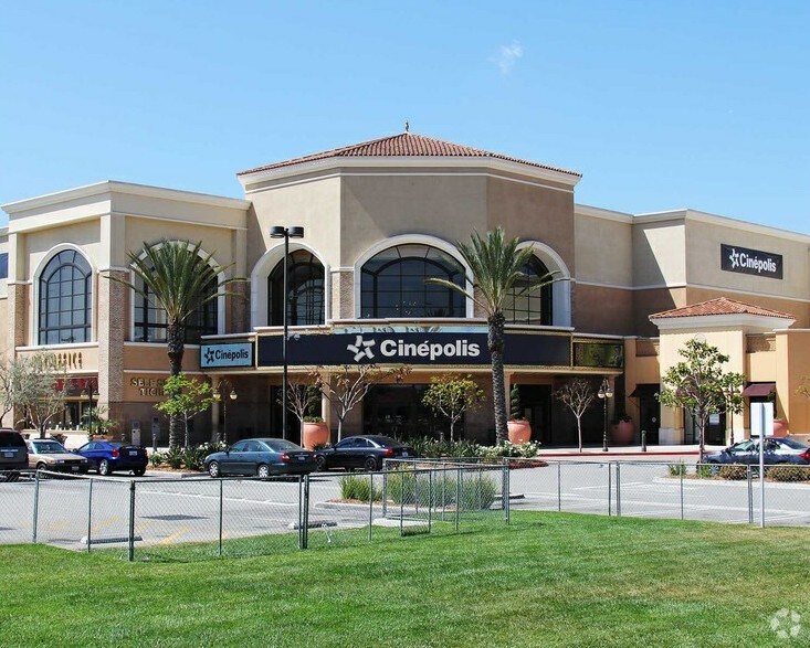 8520-8580 Whittier Blvd, Pico Rivera, CA à louer - Photo du bâtiment - Image 2 de 8