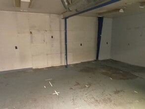92 Londonderry Tpke, Manchester, NH for lease Interior Photo- Image 2 of 16