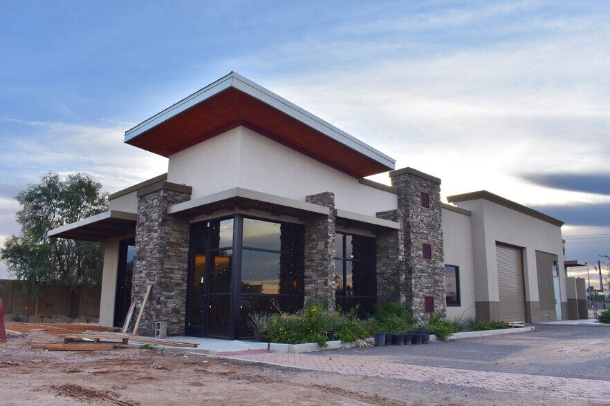 SEC of McQueen Rd & Chandler Blvd, Chandler, AZ à louer - Photo du bâtiment - Image 3 de 10