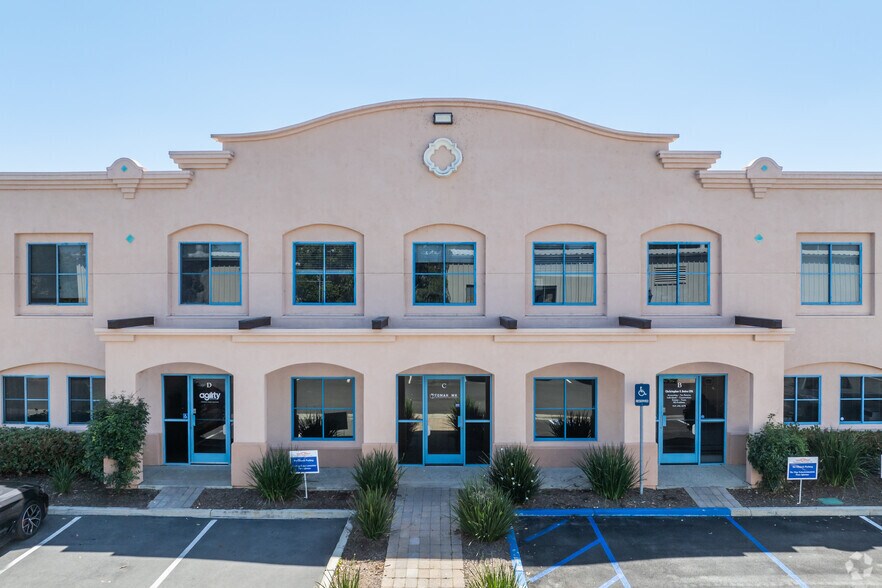 32238 Paseo Adelanto, San Juan Capistrano, CA à louer - Photo du bâtiment - Image 3 de 4