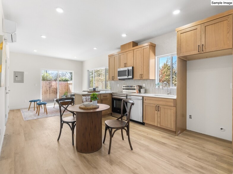 5870 Missouri Ave, Portland, OR à vendre - Photo du bâtiment - Image 2 de 13