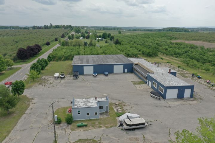16961 Center Rd, Traverse City, MI for lease - Building Photo - Image 2 of 37