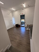 1280 Centre St, Newton, MA à louer Photo intérieure- Image 2 de 5