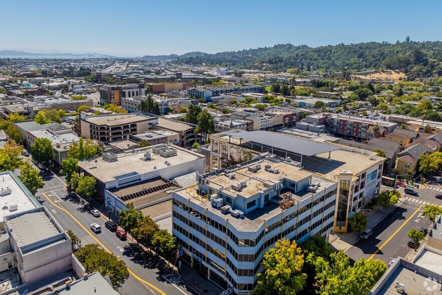 1299 4th St, San Rafael, CA à louer - Photo du bâtiment - Image 3 de 4