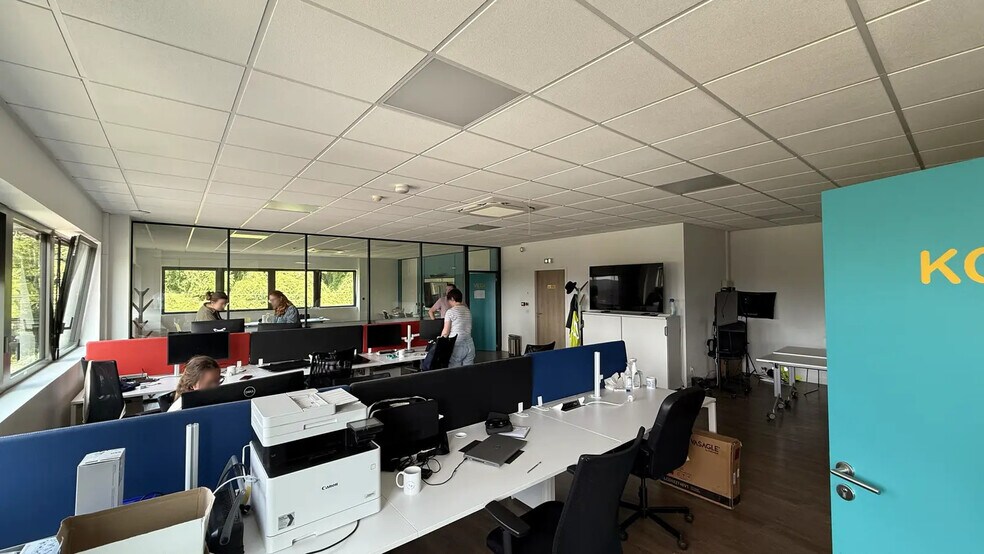 251 Rue Jean Monnet, Croix à vendre - Photo du bâtiment - Image 2 de 4