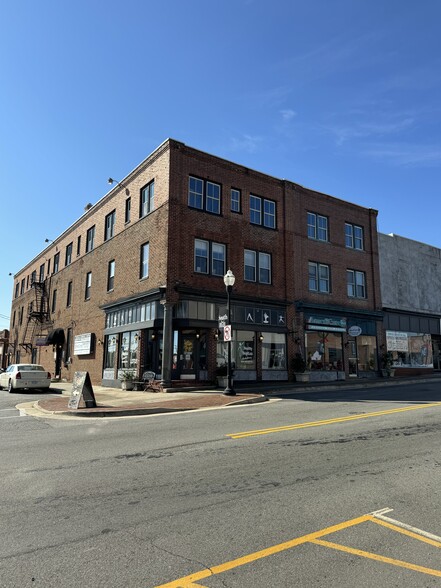 104-110 S Hill Ave, South Hill, VA for lease - Primary Photo - Image 1 of 34