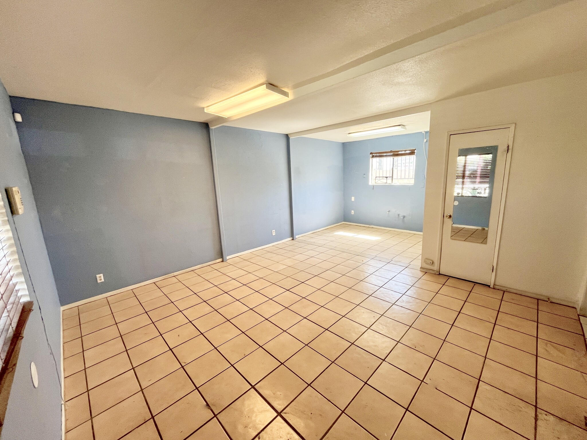 13279 Palm Dr, Desert Hot Springs, CA for lease Interior Photo- Image 1 of 10