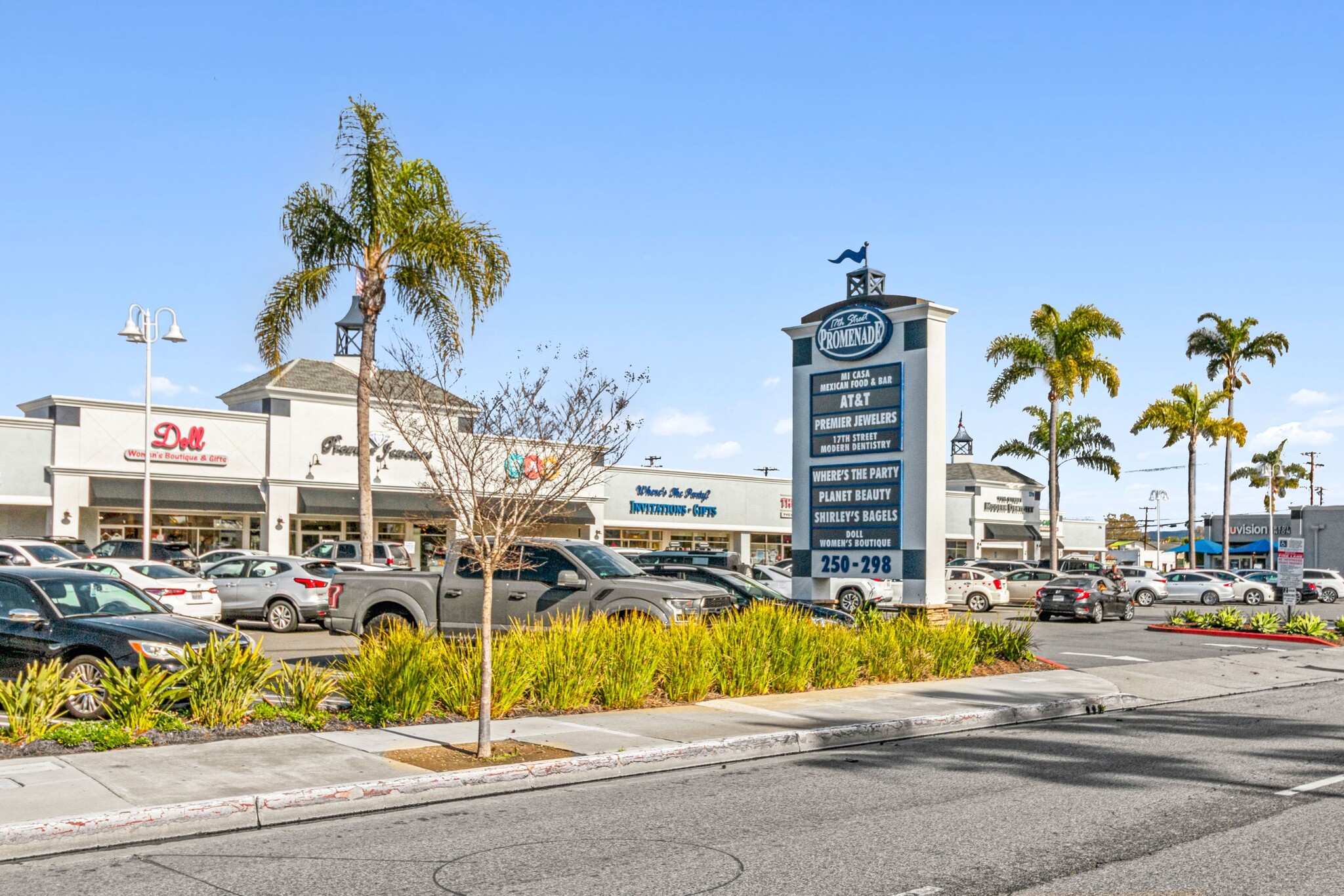 250 E 17th St, Costa Mesa, CA for lease Building Photo- Image 1 of 7