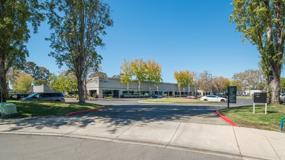 47221-47233 Fremont Blvd, Fremont, CA for lease - Building Photo - Image 2 of 5
