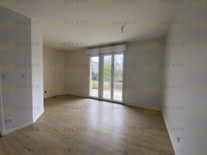 Office in Taverny for lease Interior Photo- Image 2 of 7