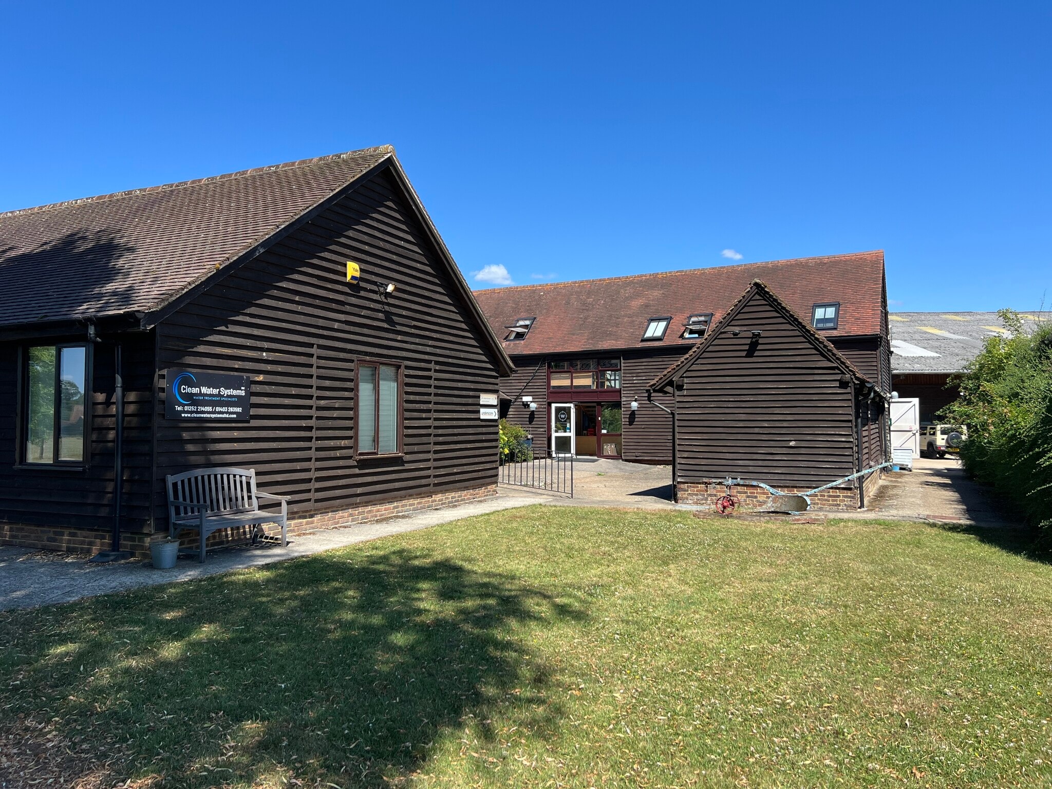 The Barn, Dawes Farm, Bognor Road, Warnham, Warnham for lease Primary Photo- Image 1 of 8