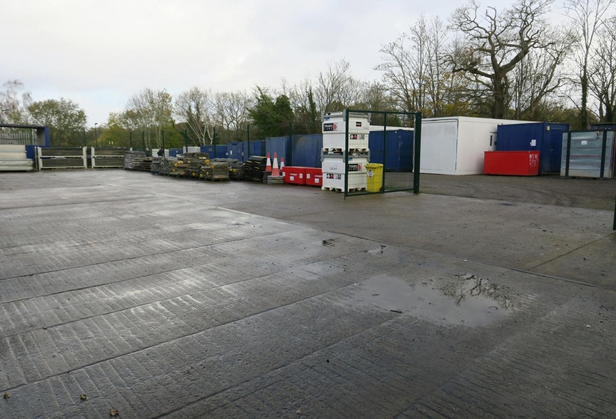 Hillside Yard, Theobalds Park Road, Enfield for lease - Building Photo - Image 2 of 4