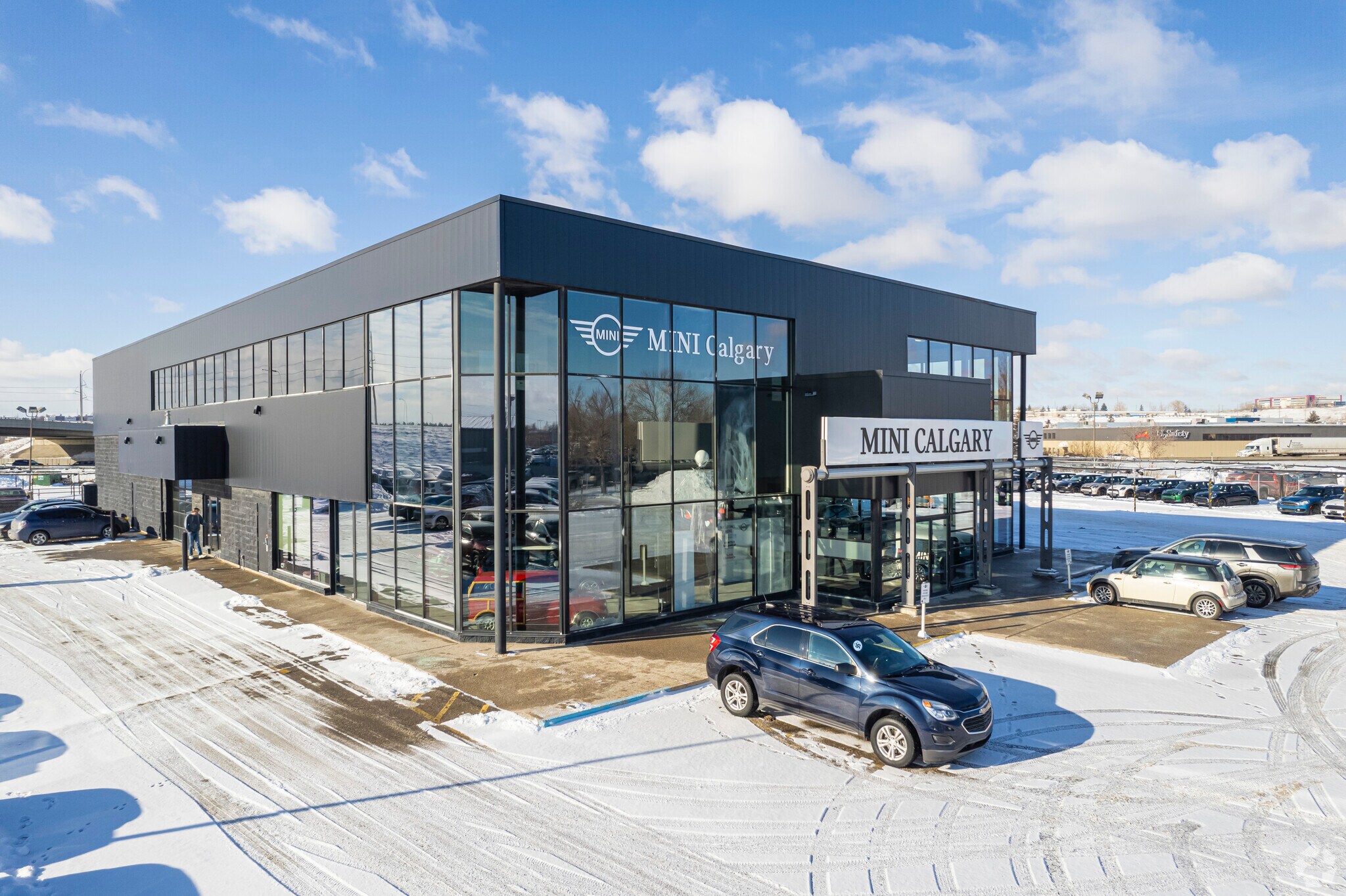 165 Glendeer Cir SE, Calgary, AB for sale Primary Photo- Image 1 of 1