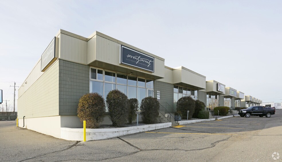 7070 Farrell Rd SE, Calgary, AB à vendre - Photo principale - Image 1 de 1
