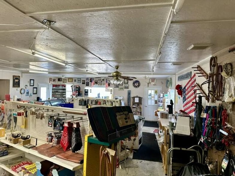6390 N Comstock Ave, Hesperia, MI à vendre - Photo intérieure - Image 3 de 9