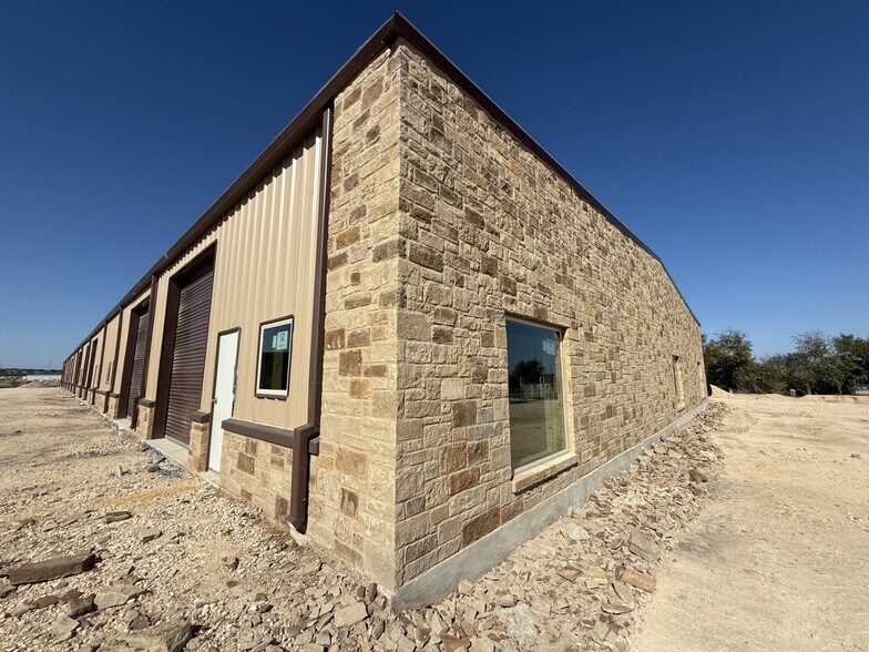 7990 Old Bastrop Rd, New Braunfels, TX à louer - Photo du bâtiment - Image 3 de 15