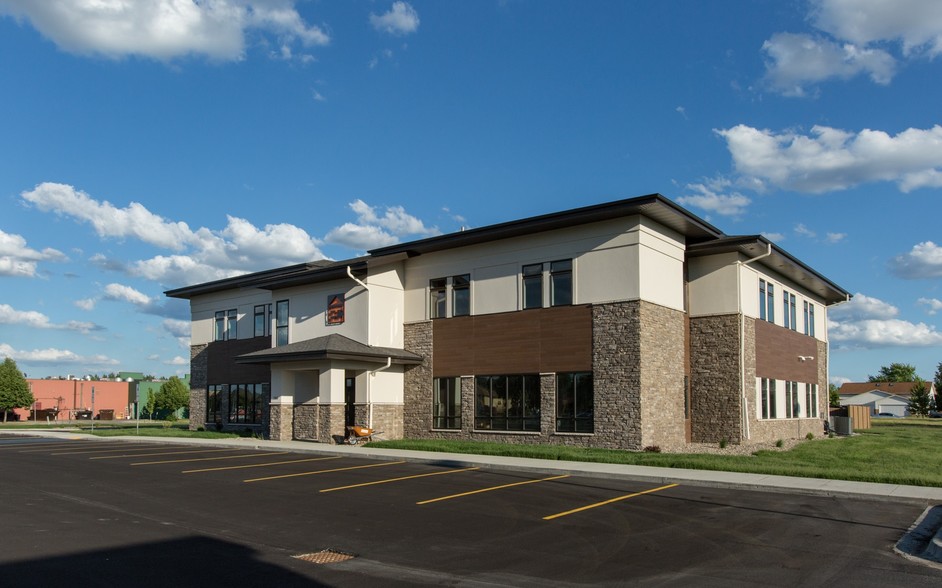 705 E 13th Ave, West Fargo, ND for sale - Building Photo - Image 1 of 1