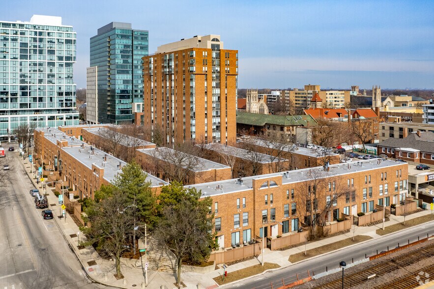 100 Forest Pl, Oak Park, IL à louer - Photo du bâtiment - Image 1 de 4